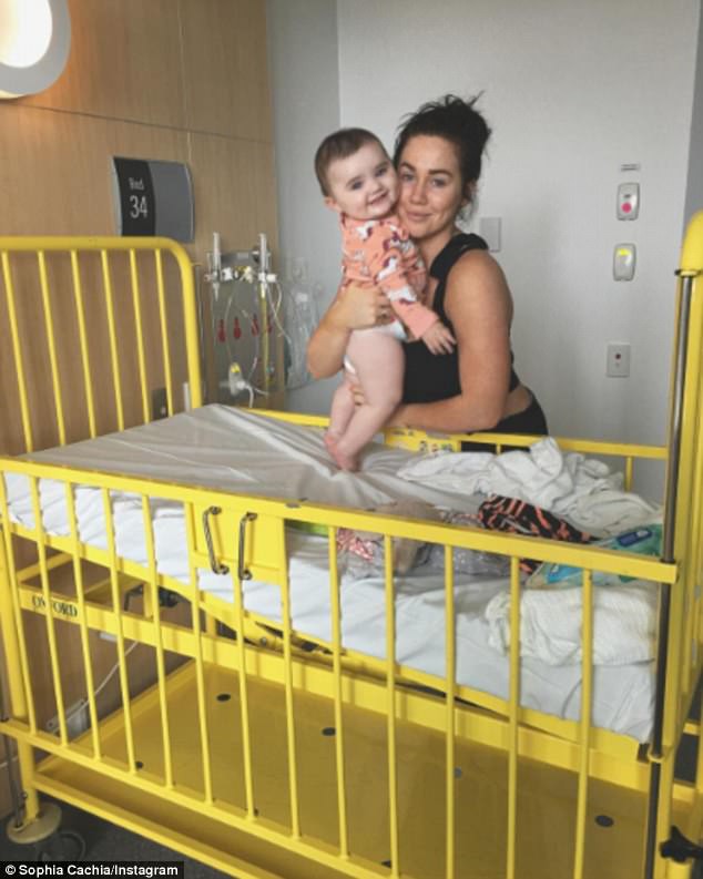 Flossy đã trải qua một đêm trong bệnh viện vì sự khó thở trong khi gia đình đang đi nghỉ ở Queensland