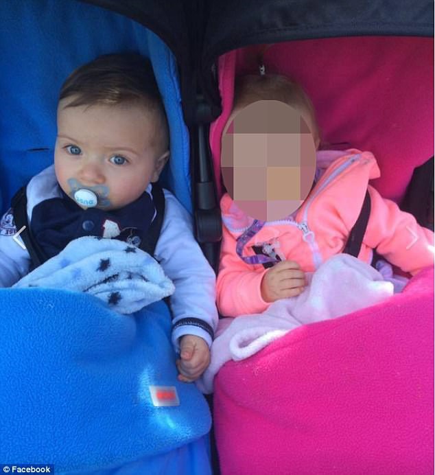 Teddy v&agrave; Cassidy, hai đứa con của Ashleigh bị người t&igrave;nh bạo h&agrave;nh nhưng vẫn kh&ocirc;ng tin. (Ảnh: Internet)
