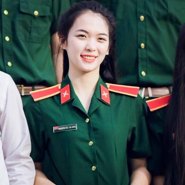 Cô giáo Quốc phòng Thu Hồng