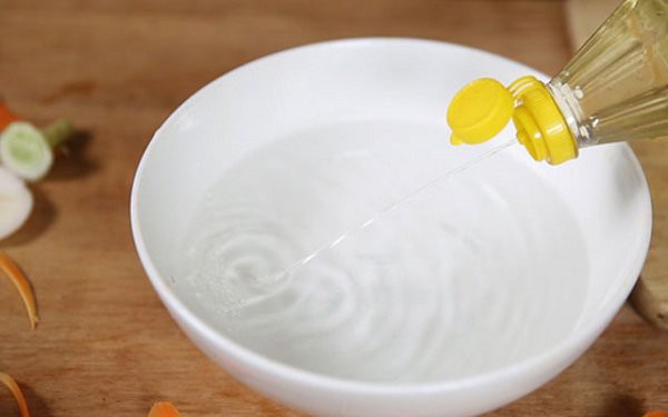 Giấm trắng là một loại chất tẩy rửa vô cùng an toàn.
