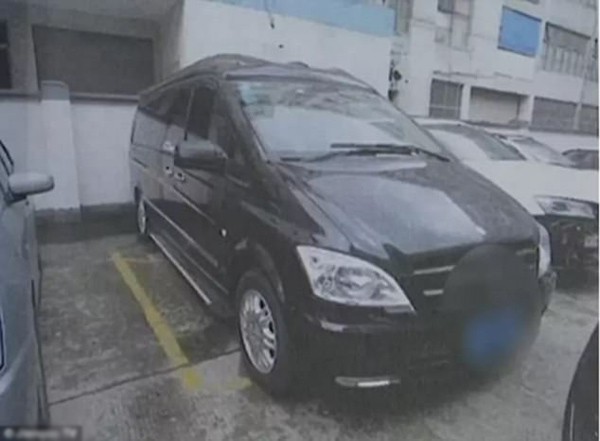 Thiết kế b&ecirc;n ngo&agrave;i của chiếc xe.