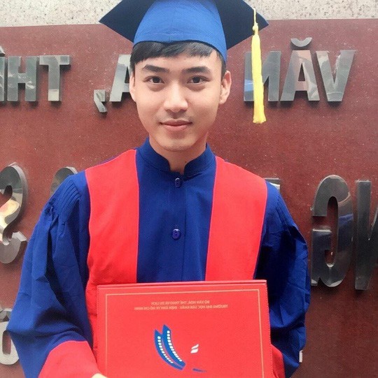 Diễn viên Thiên Lộc trong ngày tốt nghiệp