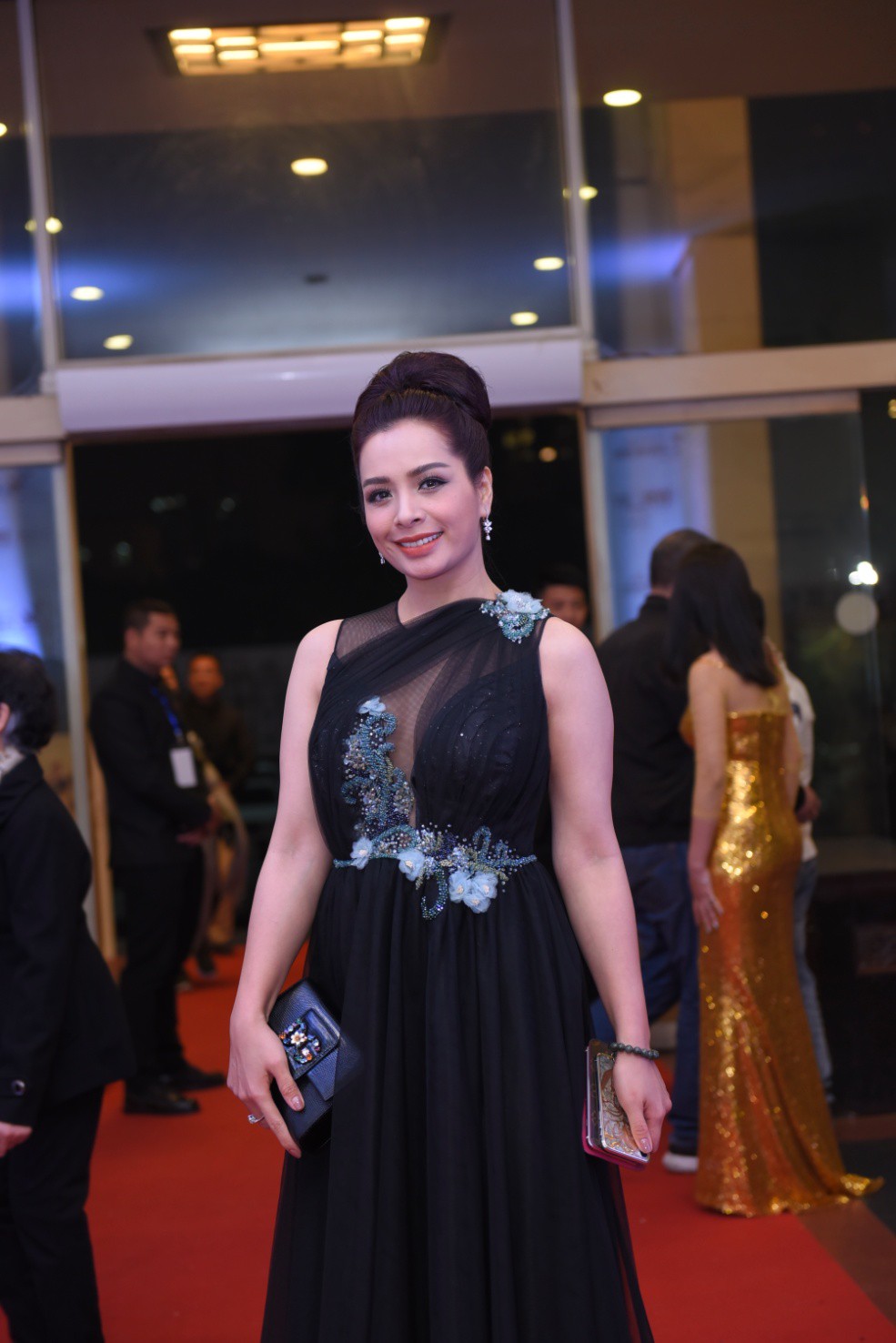 Siêu mẫu Thúy Hằng cũng là người chỉ đạo catwalk cho các thí sinh