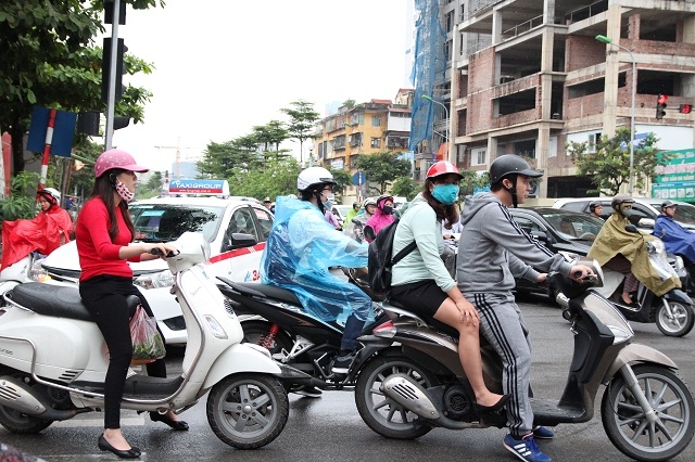 Nhiều bạn trẻ cảm thấy tiếc nuối vì những cơn mưa ngang qua khiến họ không được tận hưởng trọn vẹn không khí se lạnh đầu mùa.