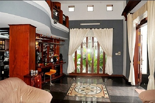 Đ&acirc;u đ&acirc;u cũng c&oacute; đồ gỗ nội thất đắt tiền.