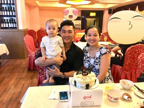 Gia đình hạnh phúc của Hồng Phượng và Quốc Cơ.