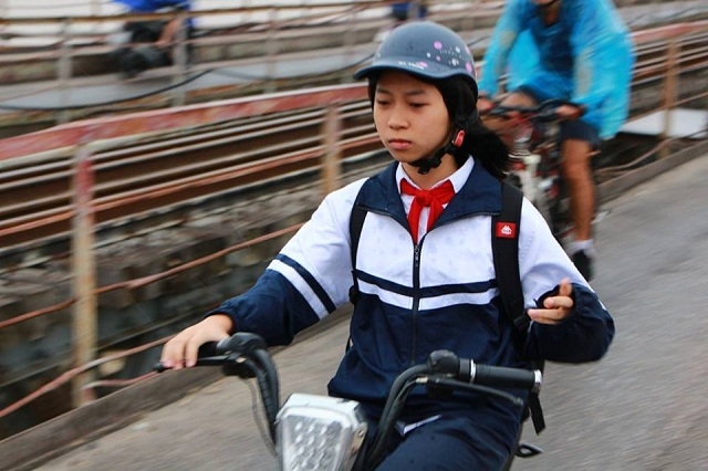 Bởi c&aacute;c em phải di chuyển v&agrave;o s&aacute;ng sớm, l&uacute;c đ&oacute; nhiệt độ giảm s&acirc;u nhất.