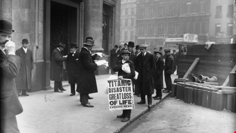 
Sự kiện tàu Titanic chìm được lên báo Anh ngày 16/4/1912. Ảnh: CNN
