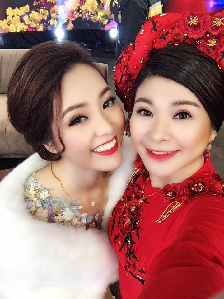  Kim Oanh và MC Thụy Vân. 