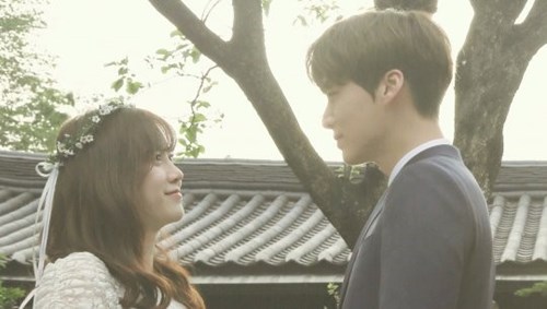 
Goo Hye Sun và Ahn Jae Hyun cưới nhau như tiếng sét ái tình.
