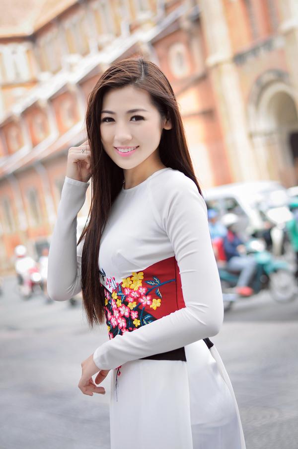 
Cô thích dạo quanh đường phố Hà Nội tận hưởng không khí yên bình của Thủ đô những ngày giáp Tết.
