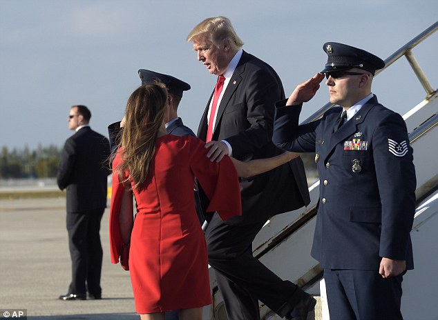 
Tổng thống Mỹ Donald Trump đã có chuyến bay từ Washington về Florida trong kỳ nghỉ cuối tuần đầu tiên sau khi nhậm chức.
