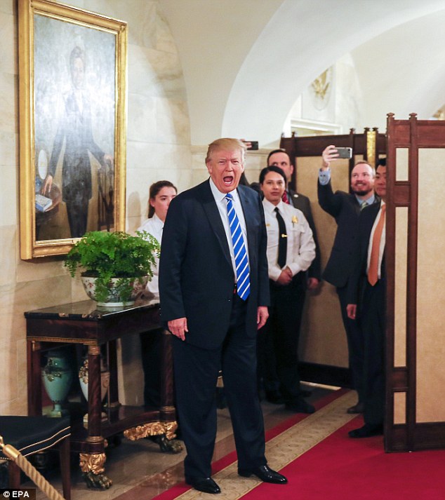 
Nhà Trắng đã tạm dừng các chuyến tham quan từ sau lễ nhậm chức của ông Trump. Hoạt động này đã được nối lại vào hôm 7/3.

