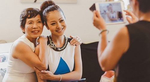 Jenifer Phạm và mẹ chồng Trương Thị Thanh Thanh.