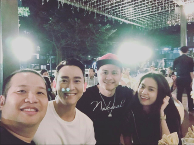 Trước đó, khoảnh khắc tình cảm của Hoàng Thùy Linh với bạn trai Vĩnh Thụy khi đi chơi cùng bạn bè đã được đạo diễn Quang Huy chia sẻ trên trang cá nhân.