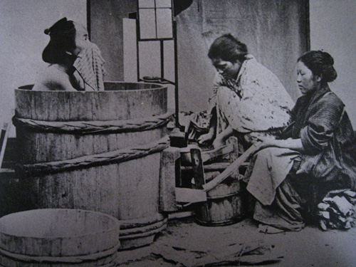 Bồn tắm gỗ ngày xưa của người Nhật