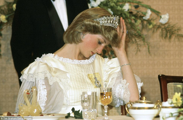 
Công nương Diana trong chuyến công du nước ngoài đầu tiên tới New Zealand vào tháng 4/1983.
