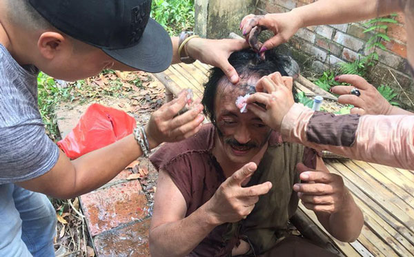 Nghệ sĩ Giang C&ograve;i cho biết, để c&oacute; th&agrave;nh c&ocirc;ng ng&agrave;y h&ocirc;m nay, anh phải trải qua những năm th&aacute;ng vất vả, c&aacute;t- s&ecirc; bọt b&egrave;o. Nhưng anh lu&ocirc;n tự h&agrave;o về nghề.