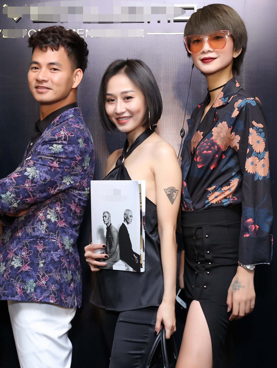 Xuân Bắc vẫn luôn hài hước, trêu chọc mọi người khi tạo dáng bên DJ Tiên Moon - vợ ca sĩ Duy Khánh và người mẫu Hạ Vy.