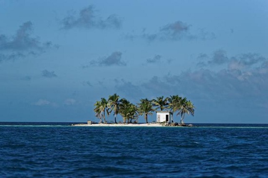 Liệu có ai đi tận ra hòn đảo nhỏ giữa lòng biển Carribe kia để giải quyết nỗi buồn không nhỉ?