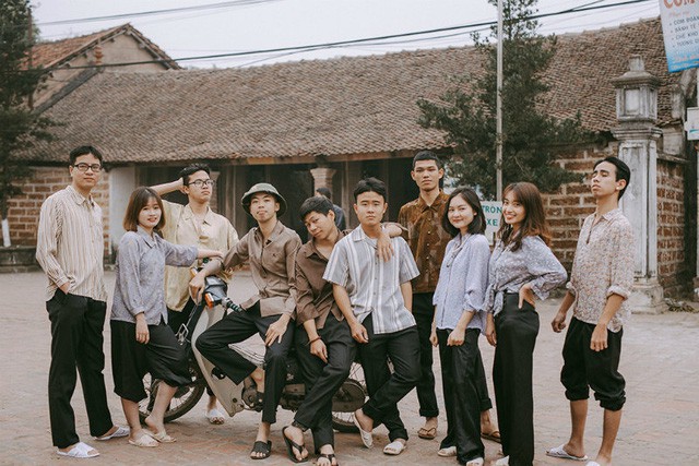 Bộ ảnh là ý tưởng của nhóm bạn trẻ thuộc nhiều trường đại học khác nhau trên địa bàn thành phố Hà Nội thực hiện.