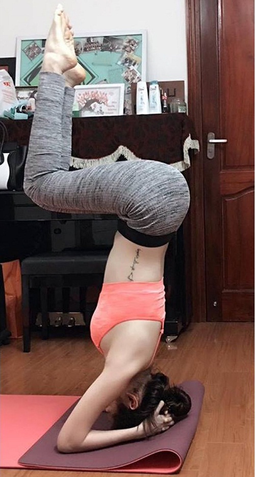 
Bảo Anh cũng thường khoe ảnh chăm chỉ tập yoga trong nhà.
