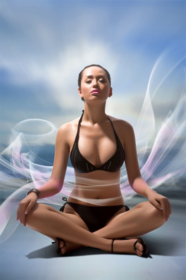 Năm 2012, bộ ảnh Xuân thì chụp Mai Phương Thúy trong trang phục áo dài có chất liệu mỏng và tư thế tạo dáng được cho là quá gợi cảm được tung lên mạng gây nhiều tranh cãi trái chiều.