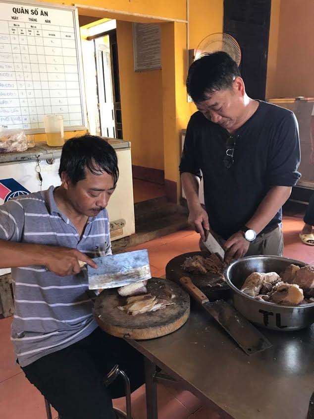 Chế biến phở ở Trường Sa