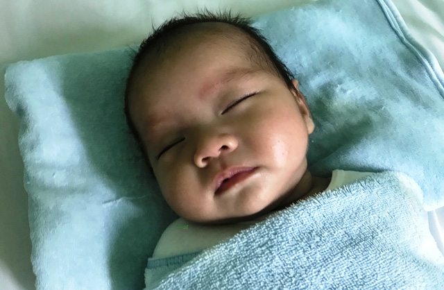 Bé trai đang được chăm sóc chu đáo tại LTNTĐ.