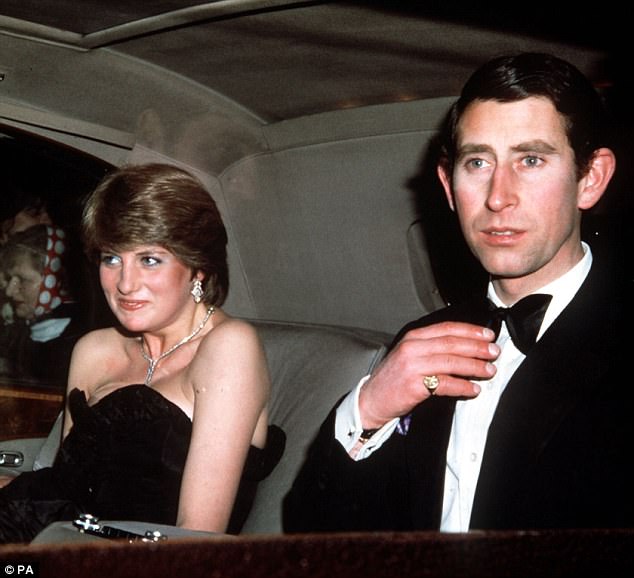 
Charles đã chọn Diana làm vợ nhưng quá khứ của ông thì vẫn luôn được quan tâm đến từng chi tiết nhỏ.

