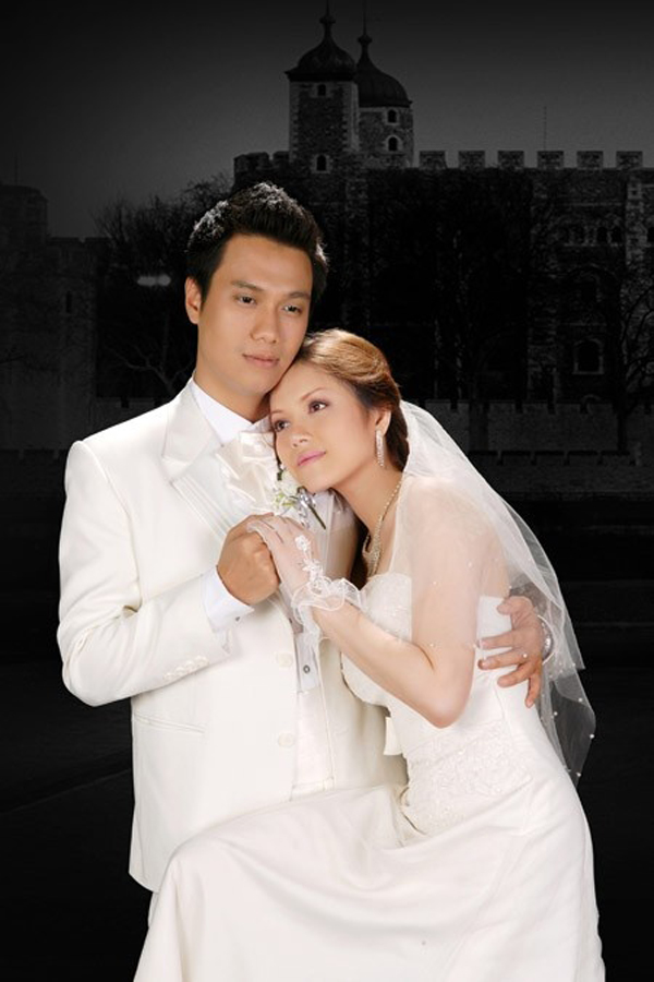 
Viêt Anh và Lý Nhã Kỳ từng là tâm điểm bàn tán của công chúng khi dính scandal trong thời gian đóng phim Gió nghịch mùa vào năm 2009. Thời điểm đó, Lý Nhã Kỳ bị đồn là người thứ ba xen vào hôn nhân của Việt Anh. Tuy nhiên, cả hai đều phủ nhận.
