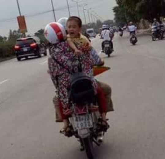 Bé trai rất giống cháu Nô