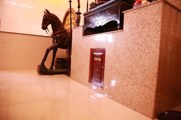 Khu vực đặt h&ograve;m c&ocirc;ng đức của nh&agrave; ch&ugrave;a