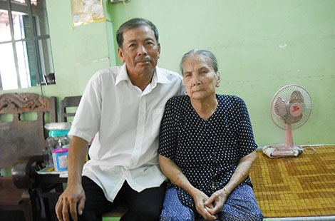 Mẹ và anh trai Đại tá Lý Đại Bàng.