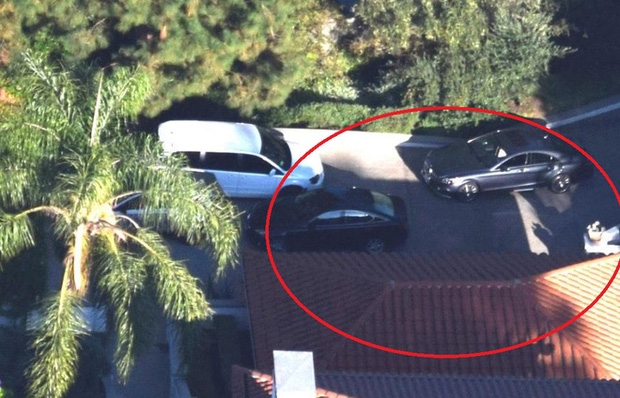 Hai chiếc xe của Brad Pitt được bắt gặp tại nhà Angelina Jolie