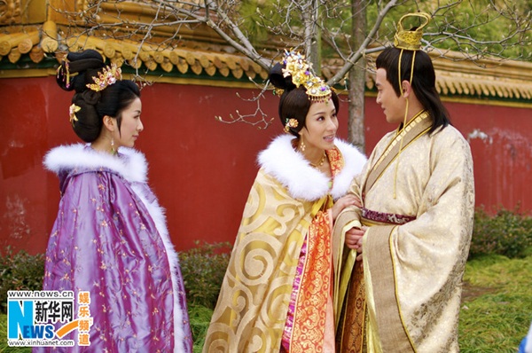 
Nhưng cho đến cuối c&ugrave;ng, c&aacute;i m&agrave; người đ&agrave;n b&agrave; n&agrave;y c&oacute; được nhiều nhất ch&iacute;nh l&agrave; t&igrave;nh y&ecirc;u của vị Ho&agrave;ng đế trẻ.
