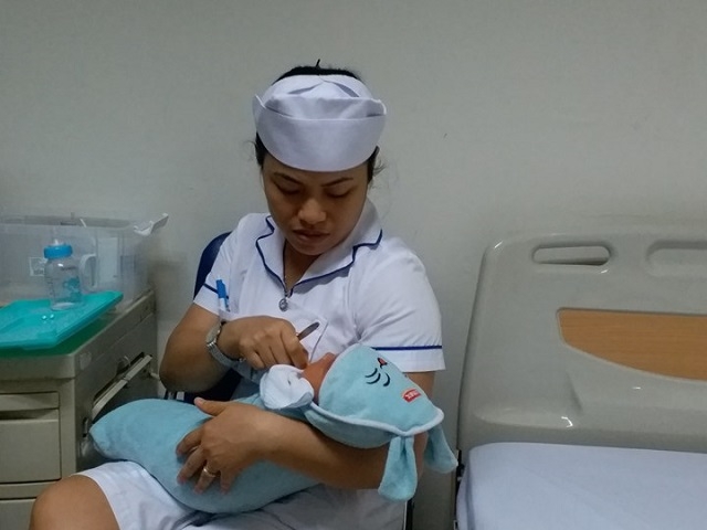 Hiện cháu Đặng đang được chăm sóc tại một phòng bệnh tầng 1 của viện. Ảnh: Lê Phương.