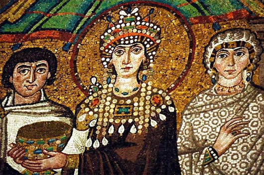 Tranh khảm Hoàng hậu Theodora và người hầu tại Vương cung thánh đường San Vitale, Ý.