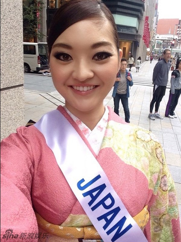 
Tuy nhiên phải 10 tháng sau đó, cô mới thực sự được nhiều người biết đến khi đại diện Nhật Bản tham dự Miss International Beauty, và lập tức nổi tiếng vì dung nhan quá... xấu.
