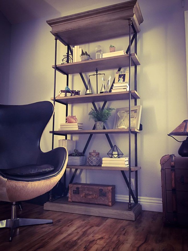 Góc đọc sách ưa thích của MC Kỳ Duyên