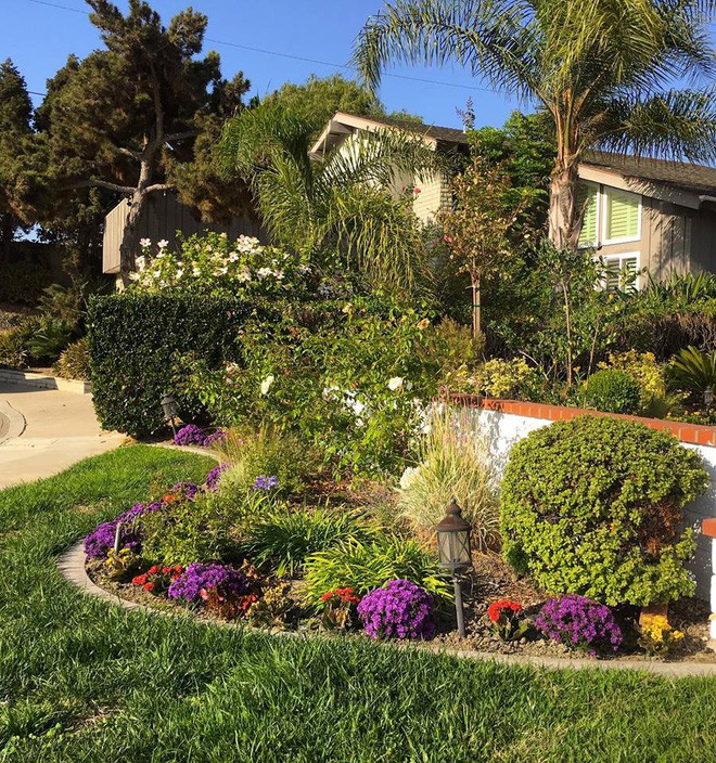 Sự tươi mới, rực rỡ của hoa cỏ đã góp phần mang đến cuộc sống an yên của nữ MC nổi tiếng.