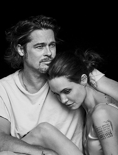 
Brad Pitt và Angelina Jolie bất chấp thị phi để đến với nhau và cũng ly hôn trong thị phi thế kỉ.
