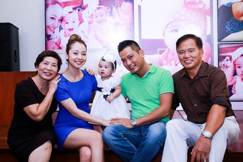 Jenifer luôn thể hiện mối quan hệ tốt đẹp với gia đình nhà chồng.