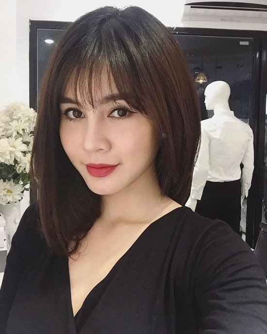 
Thu Hoài chính thức bén duyên truyền hình với vai diễn nữ sinh Trang trong bộ phim Chỉ có thể là yêu” do VFC - Trung tâm sản xuất phim truyền hình Việt Nam thực hiện.
