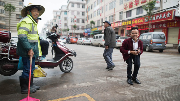 
Ở Trung Quốc, đặc biệt ở vùng nông thôn, họ vẫn có thái độ khinh khi và miệt thị những người khuyết tật.
