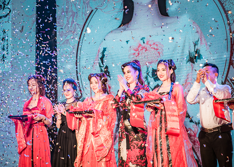 Giờ phút khai sinh Ngọc Phấn Tình