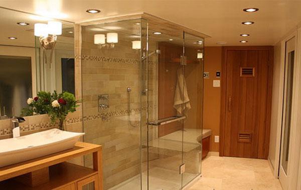 Trong phòng tắm nên dùng cường lực 10 li có dán decan hoặc phun cát.