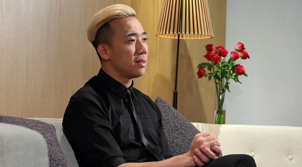 
Trấn Thành cho biết anh đã xin phép Hari Won trước khi quay cảnh hôn với An Nguy và Lilly Nguyễn.
