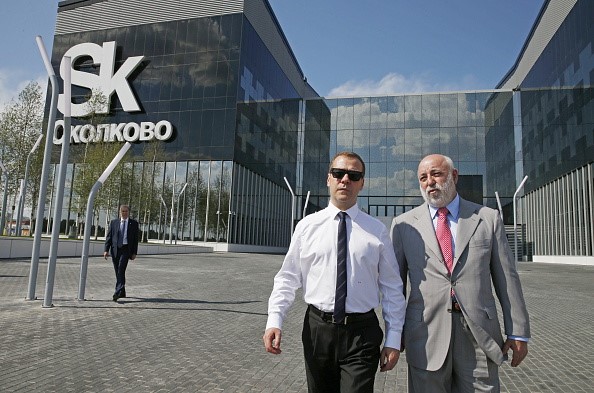 Năm 2010, Vekselberg được chính phủ Nga bổ nhiệm là người đứng đầu Skolkovo, dự án nhằm tìm ra những nhân tài sáng giá nhất phục vụ nước Nga. Ảnh: Getty Images.