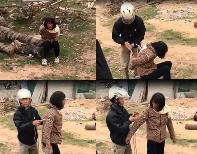 Người phụ nữ bị cho l&agrave; bắt c&oacute;c trẻ em, người d&acirc;n tr&oacute;i lại nhưng sau đ&oacute; được cơ quan chức năng giải cứu (ảnh cắt từ clip)